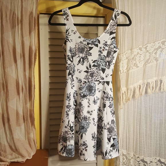 Floral dress - Picture 2 of 8